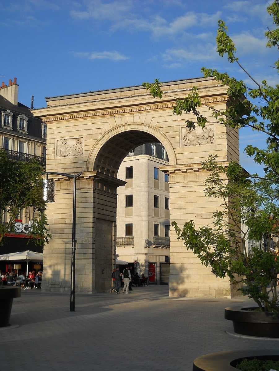 Porte Guillaume (Guillaume Gate), Place Darcy (Darcy Square), in the center of Dijon.