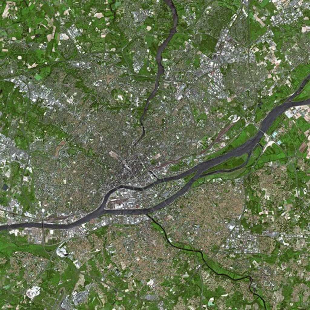 Nantes as seen by SPOT in 2004