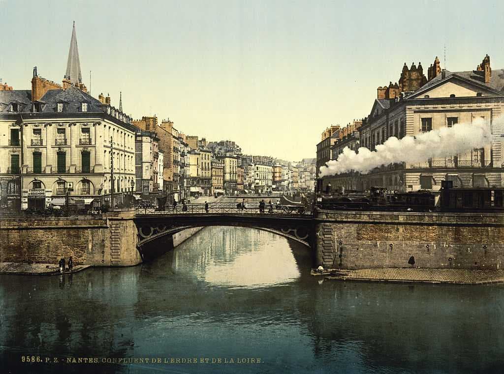 The confluence of the Erdre and the Loire (where Nantes was founded) in an 1890s photochrom. The river channels in the picture were diverted and filled in during the 1920s and subsequently replaced with roads.