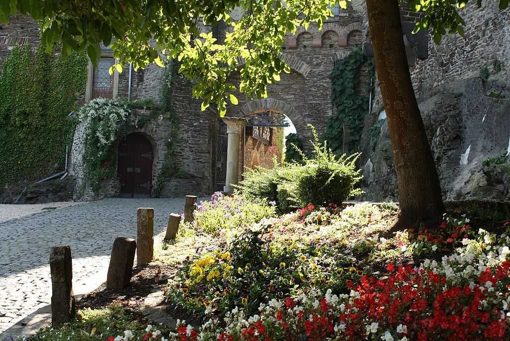 An inner court of the Reichsburg Cochem