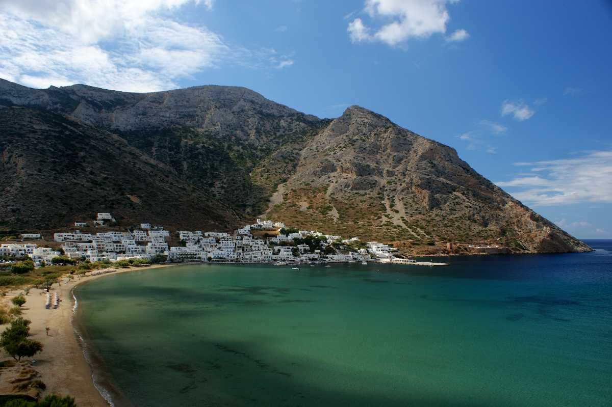 Tranquil Kamares Beach in Sifnos