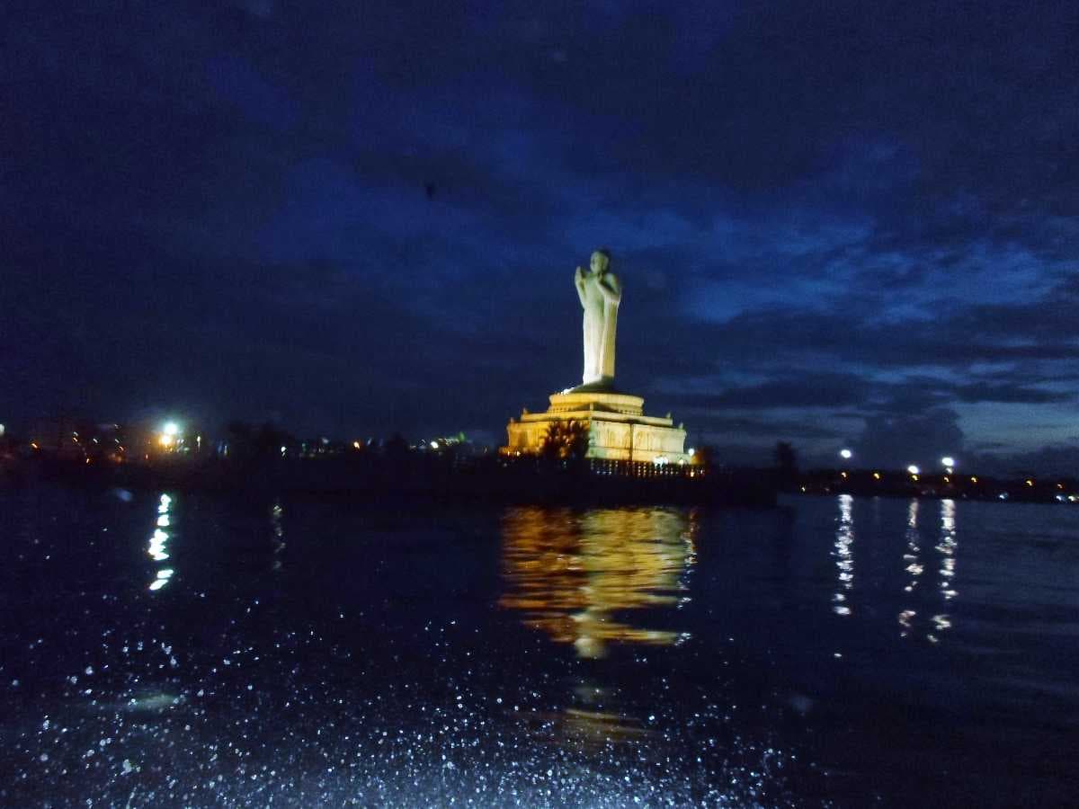 A beautiful picture of a Buddha Statue