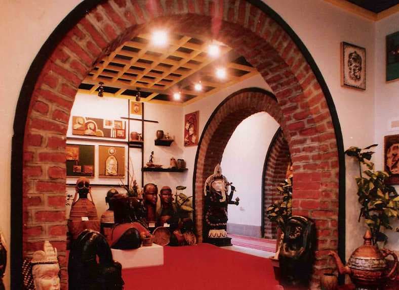 Flo Art Gallery - Famous Gallery where One Can Find Wide Range of Handiicrafts, Sculptures, Pots etc