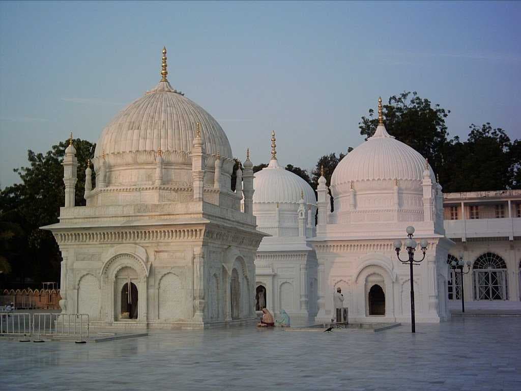 Dargah-E-Hakimi