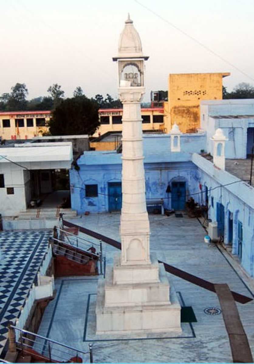 Column of Dignity (Manastambha) of Shri Digamber Jain Bada Mandir