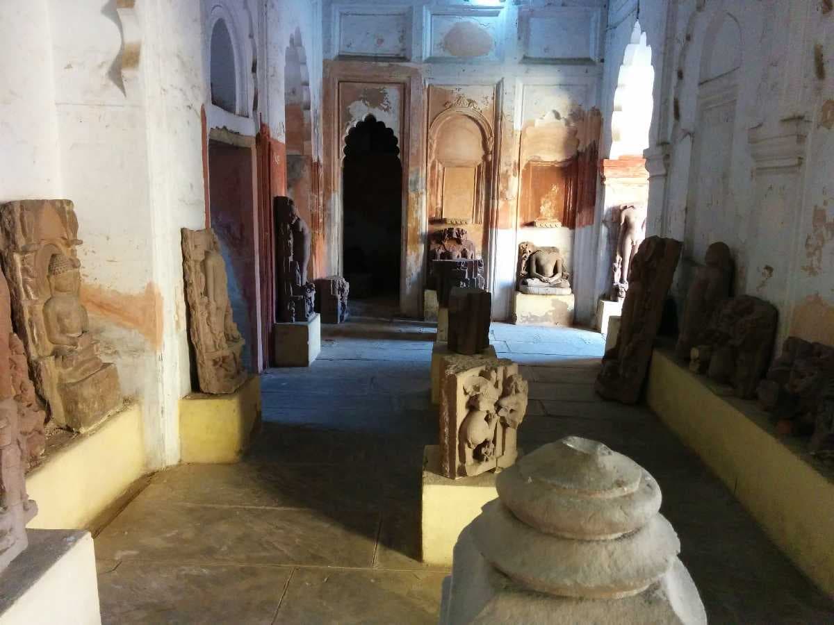 Ancient Sculptors Found in Jhansi Rani Mahal