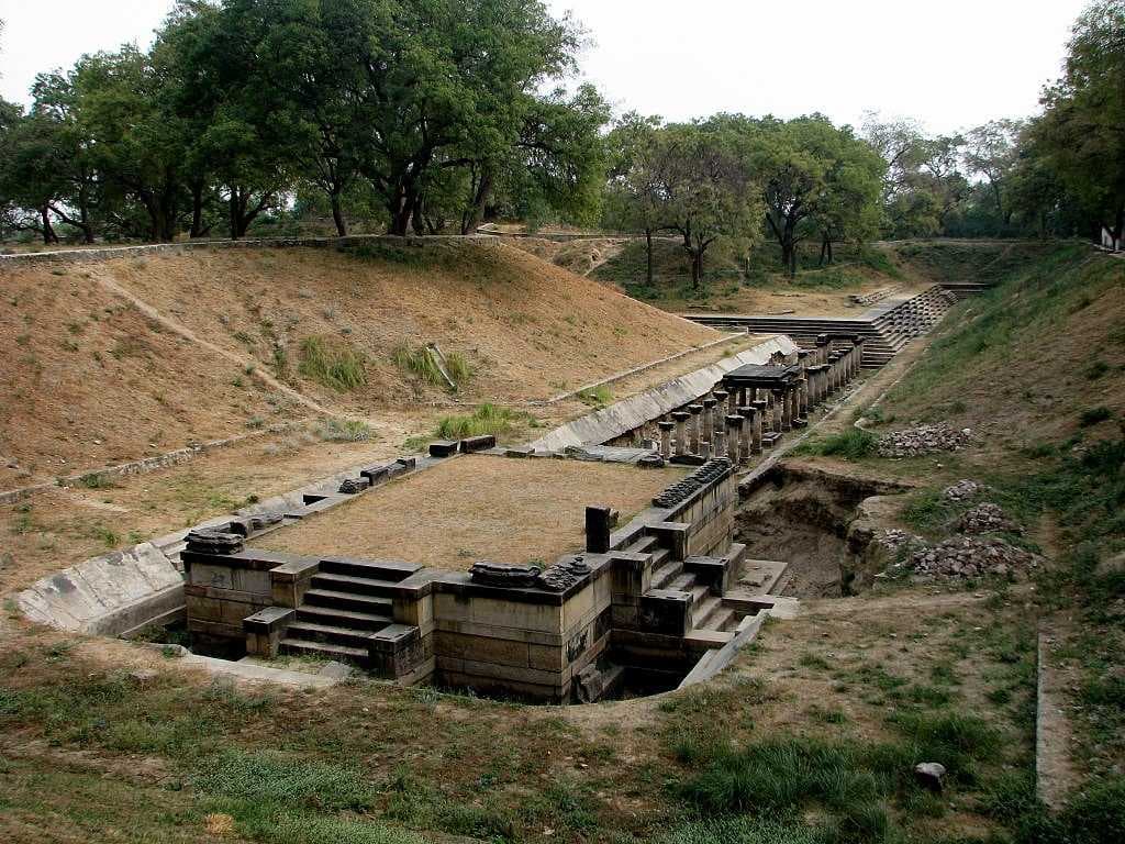 Sahastralinga Tank - Medieval Artificial Water Tank in Patan