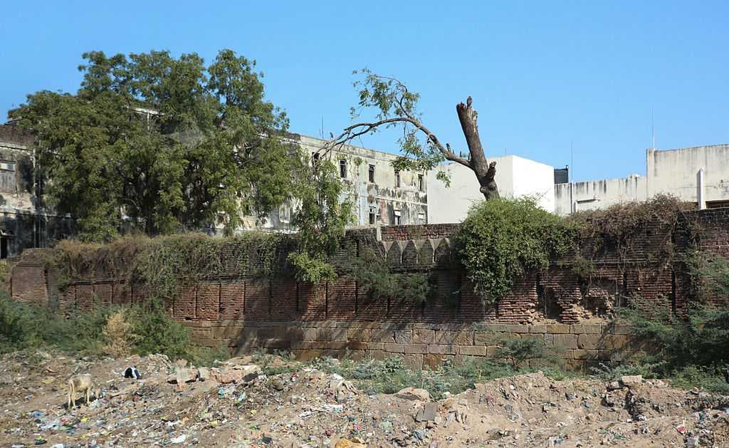 Ruins of the walls of New Fort.