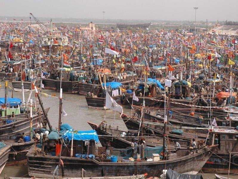 Porbandar port and small ships ...Raju Odedra Mo . . . 99744 86087