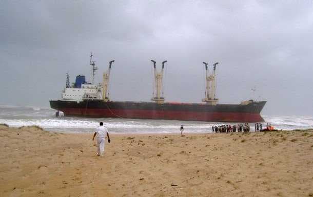 PORBANDAR CYCLONE 2002 PORBANDAR ODEDAR RAJU ODEDRA GAREJ PORBANDAR . . . Mo 99744 86087