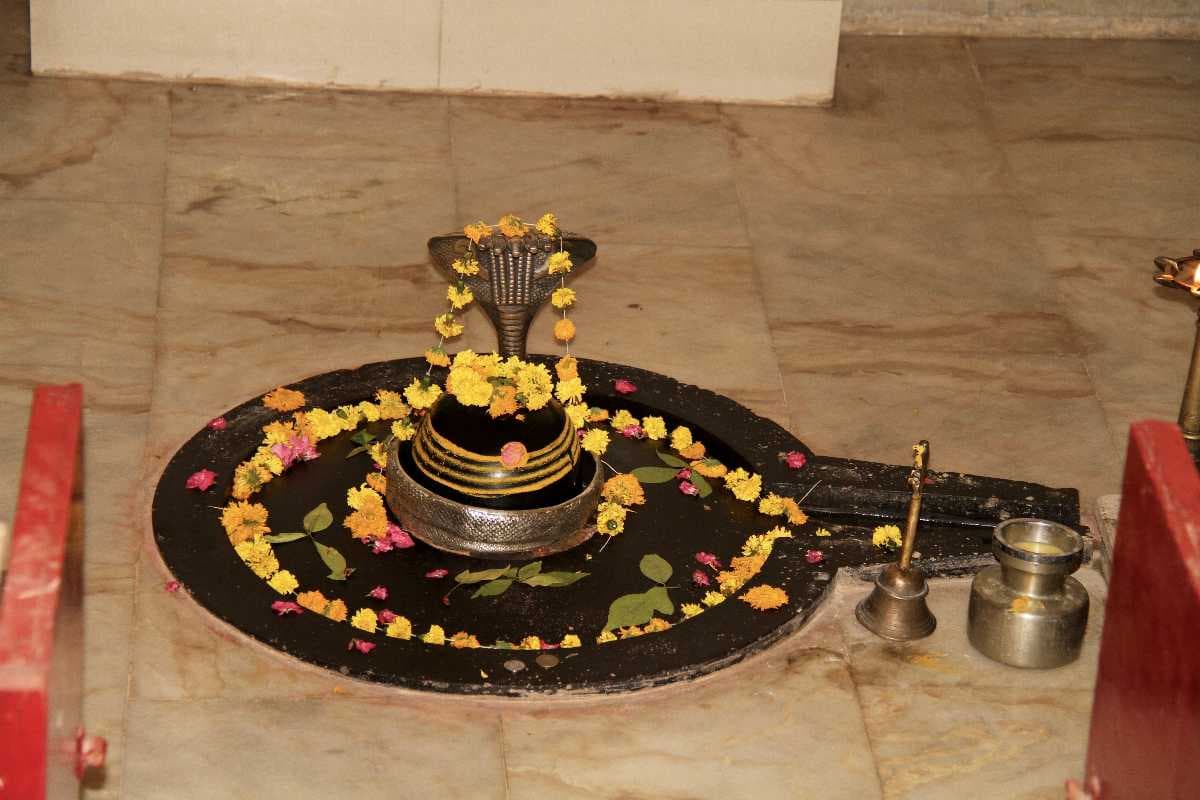 Idol of Kamnath Mahadev in Kamnath Mahadev Mandir, Somnath