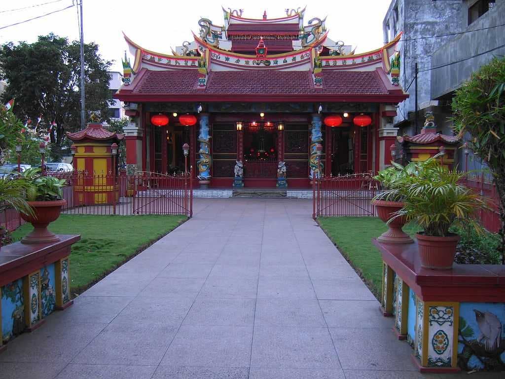 Ban Hin Kiong temple - Most Famous Temple in Manado