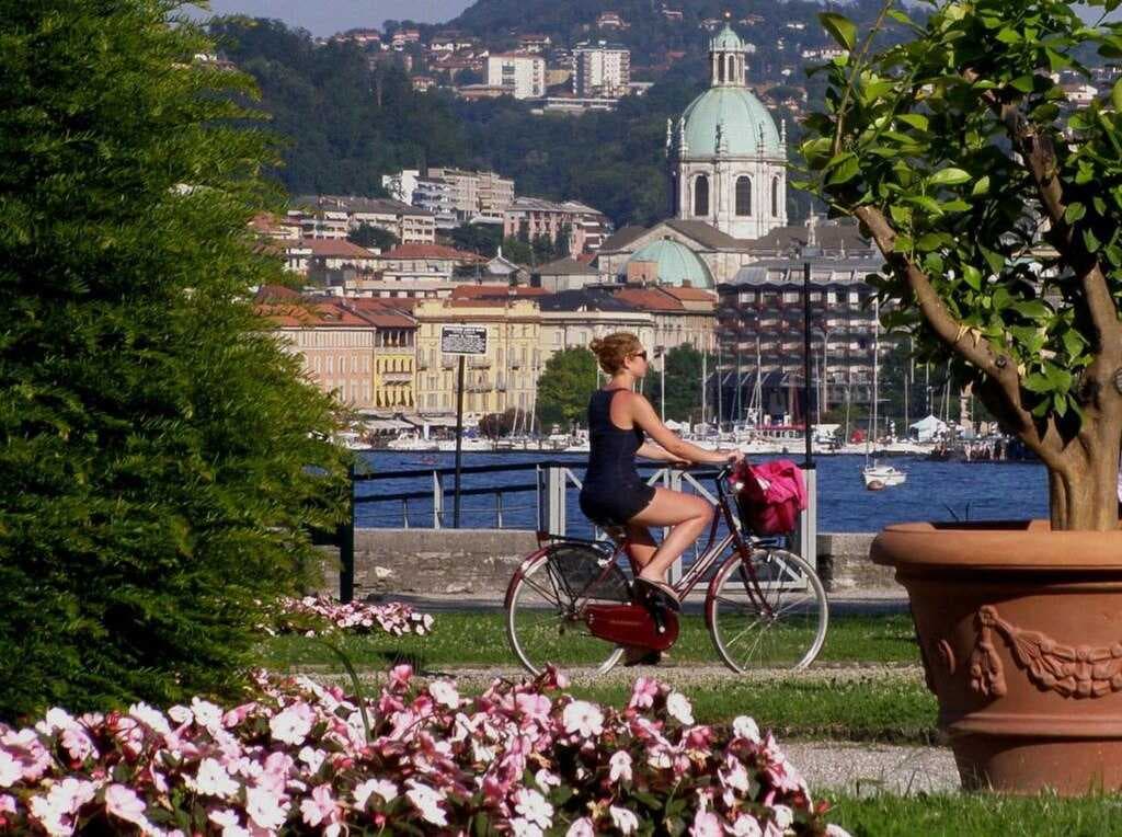 The park of Villa Olmo and the Cathedral