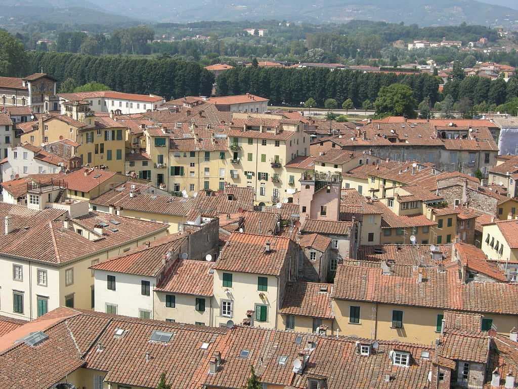 Piazza dell'Anfiteatro and the Basilica of San Frediano