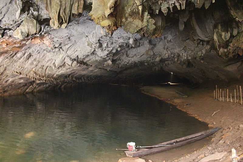 Tham Kong Lo Cave