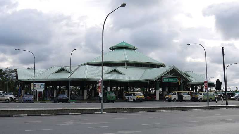 Pasar Tamu Bintulu is a large market located across the beautiful riverfront