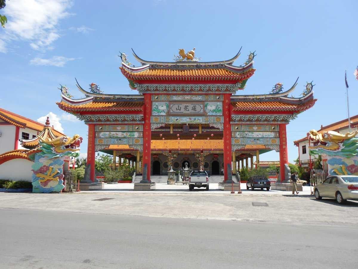 Entrance to San Ching Tian Temple