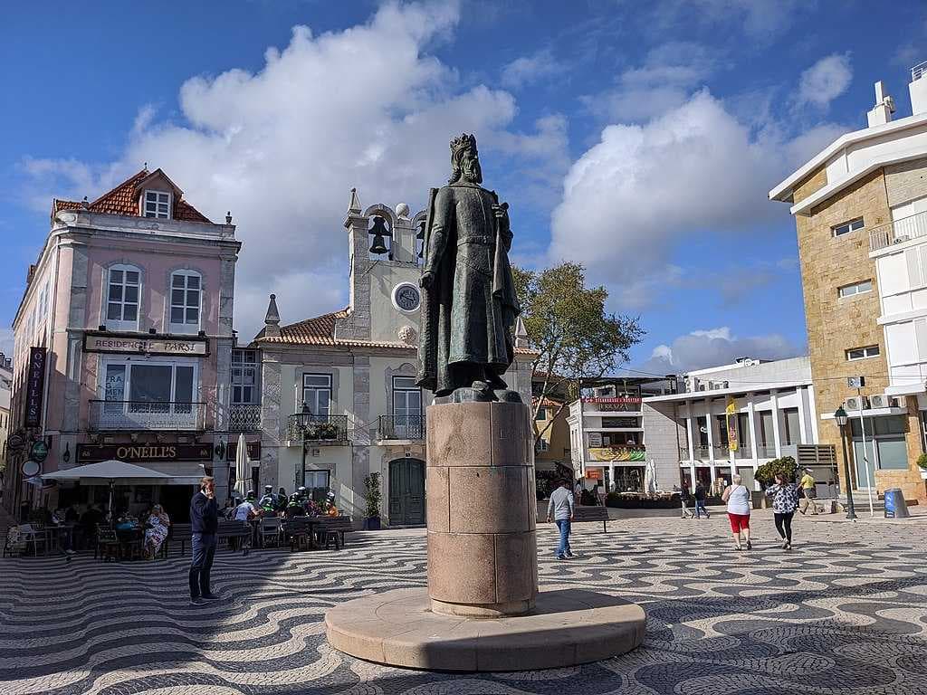 Center of Cascais (King Peter I statue).