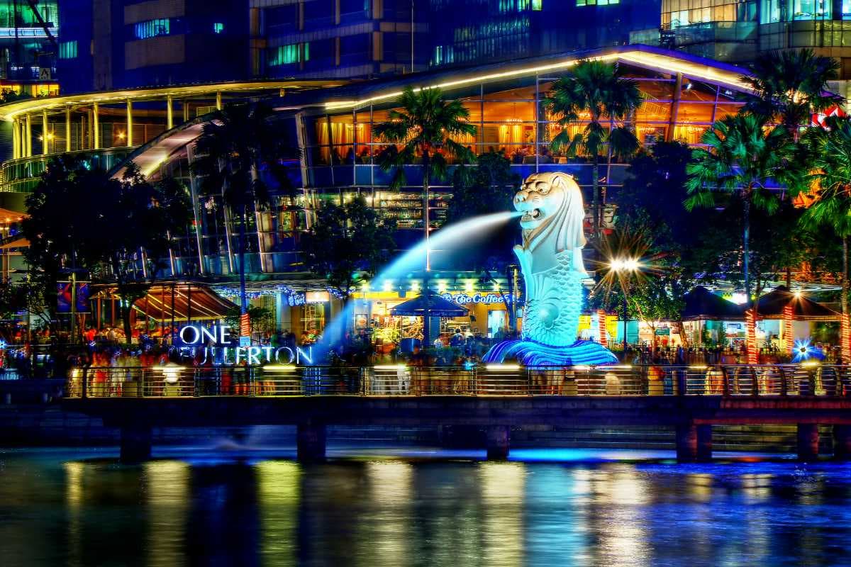 Merlion - Land Mark and Major Tourist Attraction in Singapore