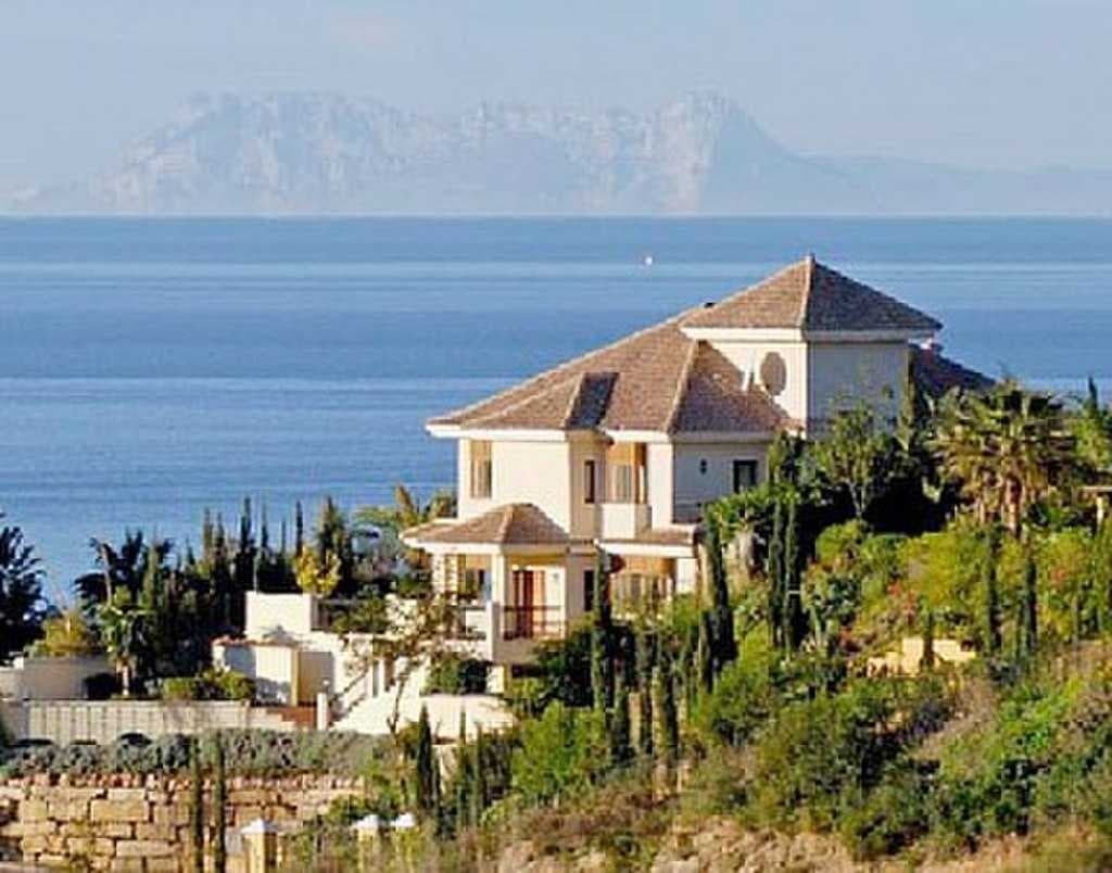 Marbella urbanisation: much of the population is dispersed in low density developments. Example here: Elviria