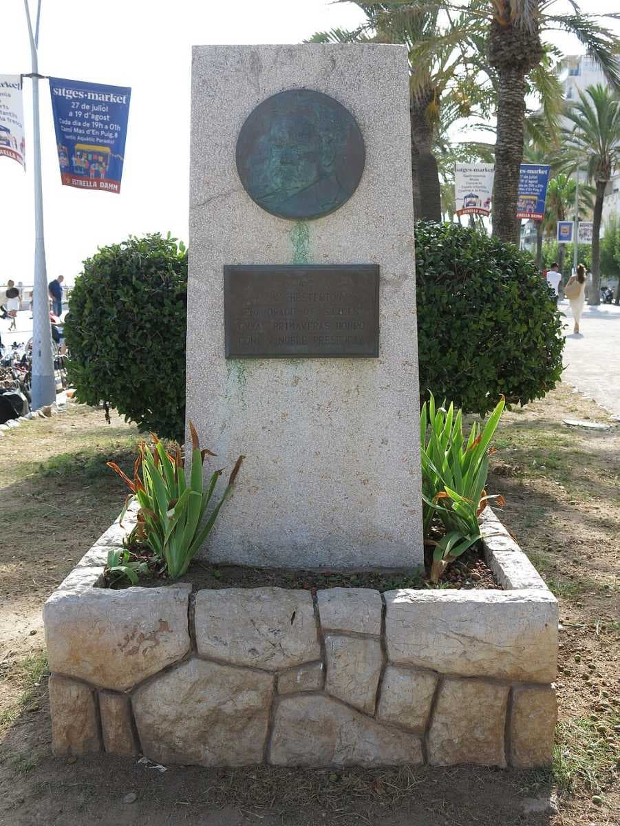 Monument to G. K. Chesterton (1976), by Manuel Muns.
