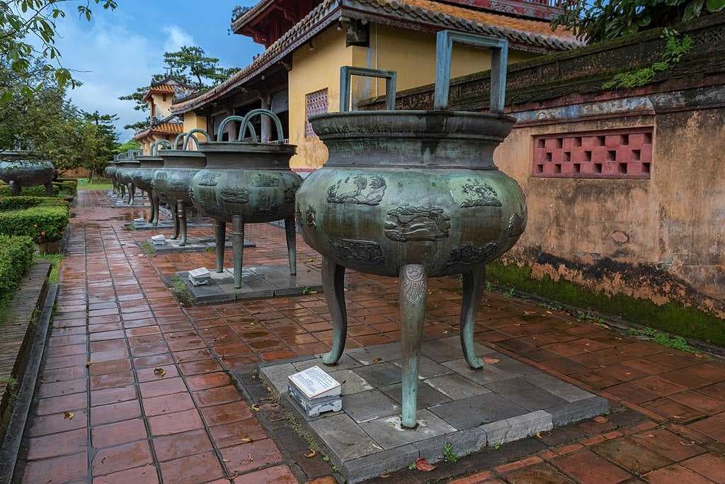 Pavilion and urns, Hue Imperial City