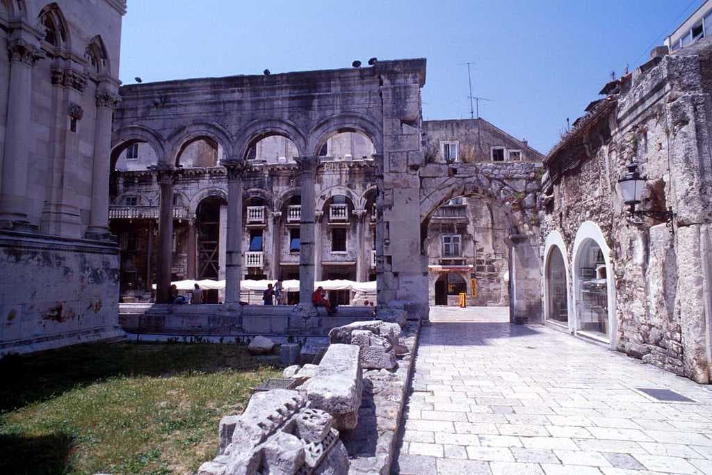 Explore the Diocletian Palace travel image