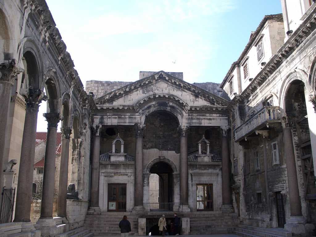 Explore the Diocletian Palace travel image