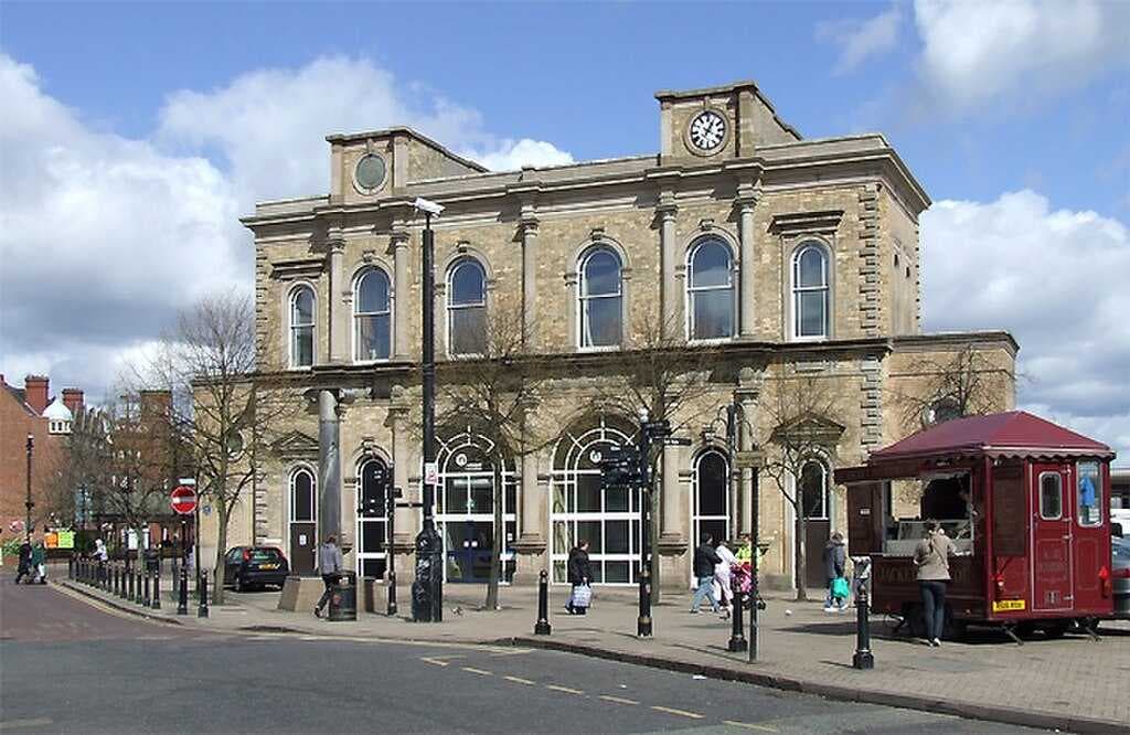 Wolverhampton travel image