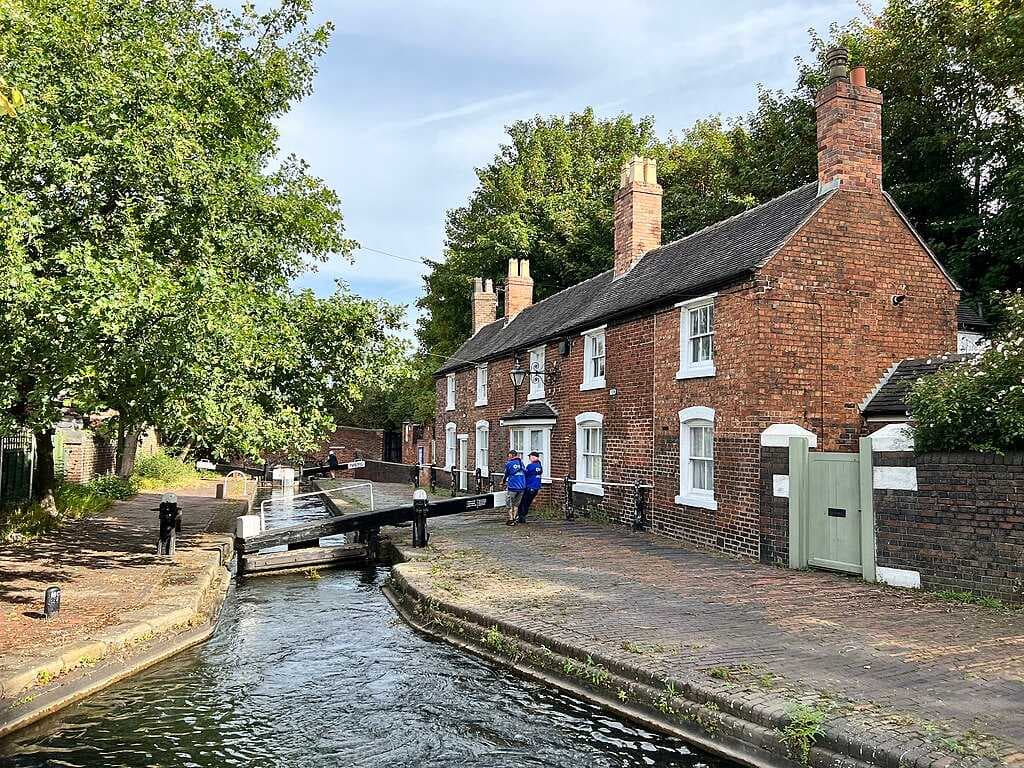 Wolverhampton travel image