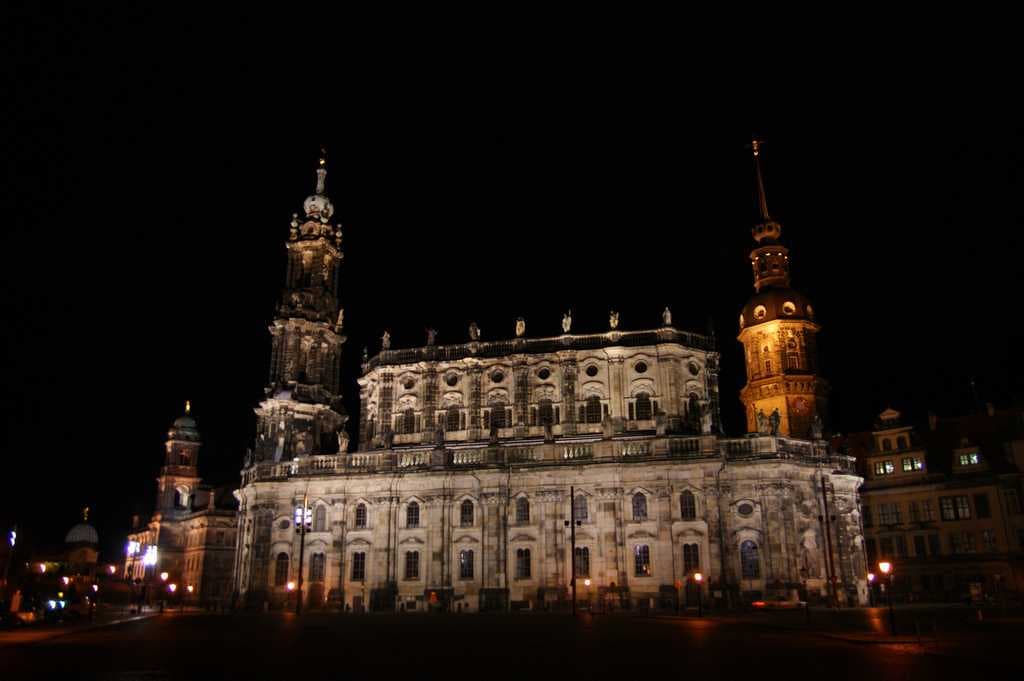 The cathedral by night.