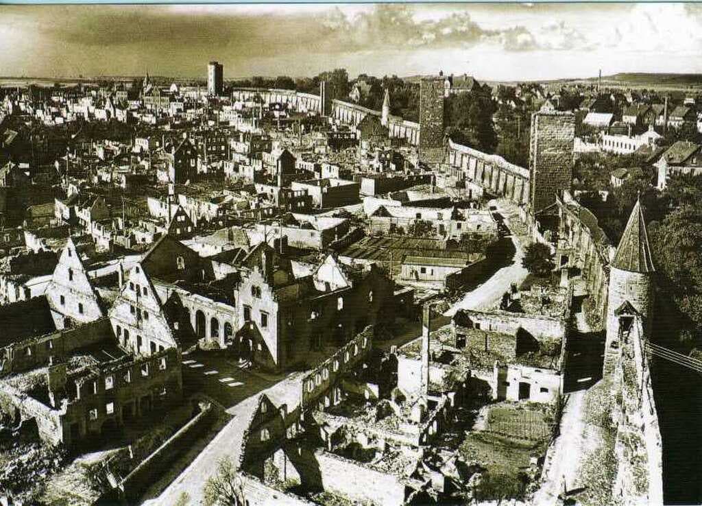 Newer eastern part of Rothenburg following Allied bombing raid with the still standing outer walls which were used in the rebuild, 1945