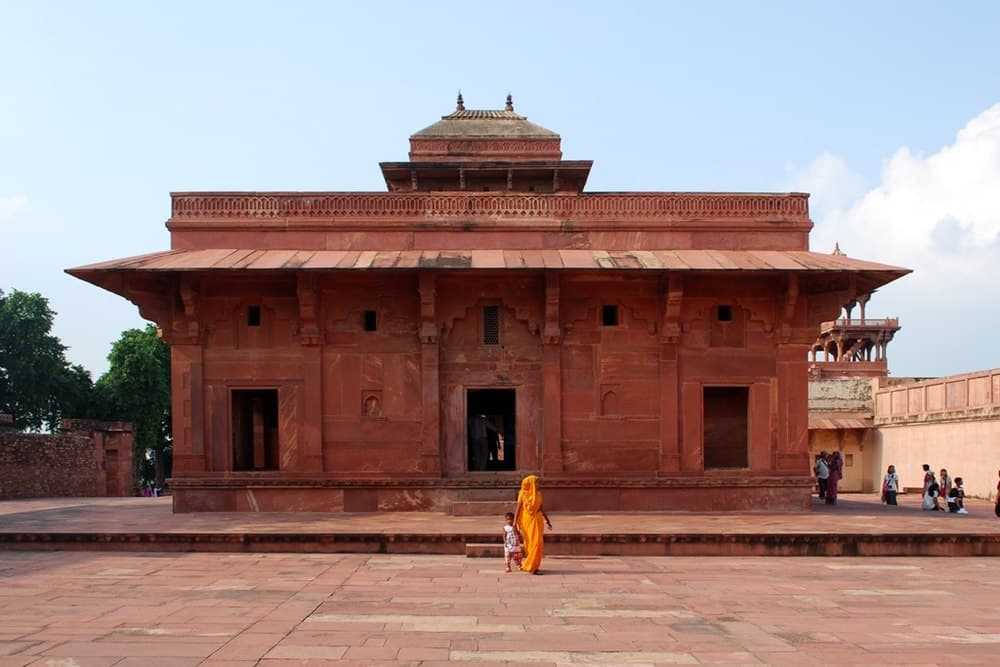 Also known as Harkabai or Jodhabai, Mariam-uz-Zamani was the wife of Emperor Akbar in whose dedication the Palace came into existence.