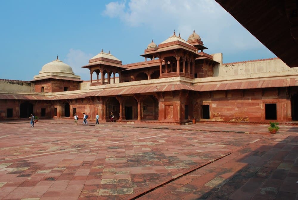 Birbal's Palace is located near the northwest corner of Jodhabai's Palace.