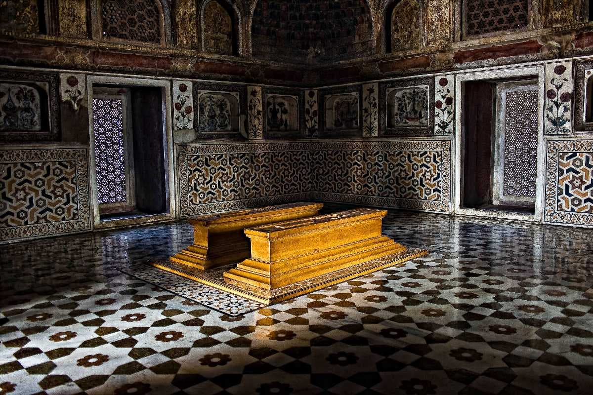 The mausoleum inside the structure