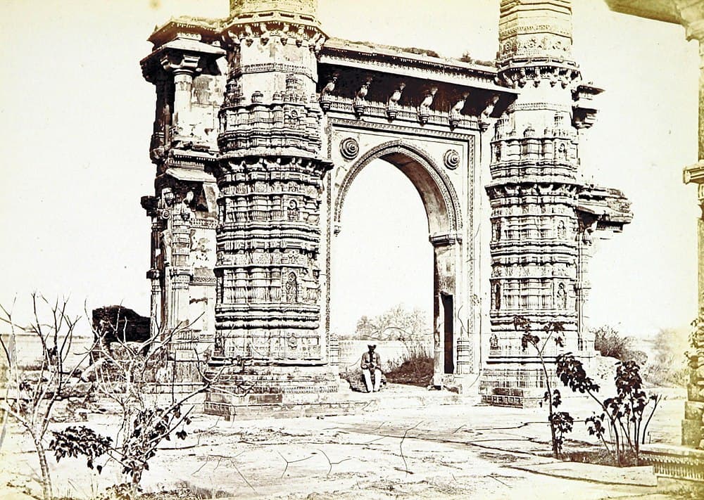 Jhulta Minar travel image