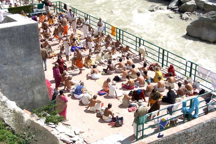 Pind Daan Rituals Performed in Bramha Kapal Ghat, Badrinath