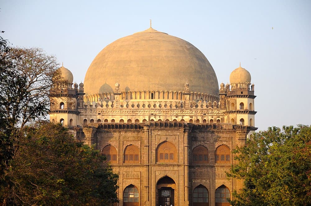 Gol Gumbaz travel image