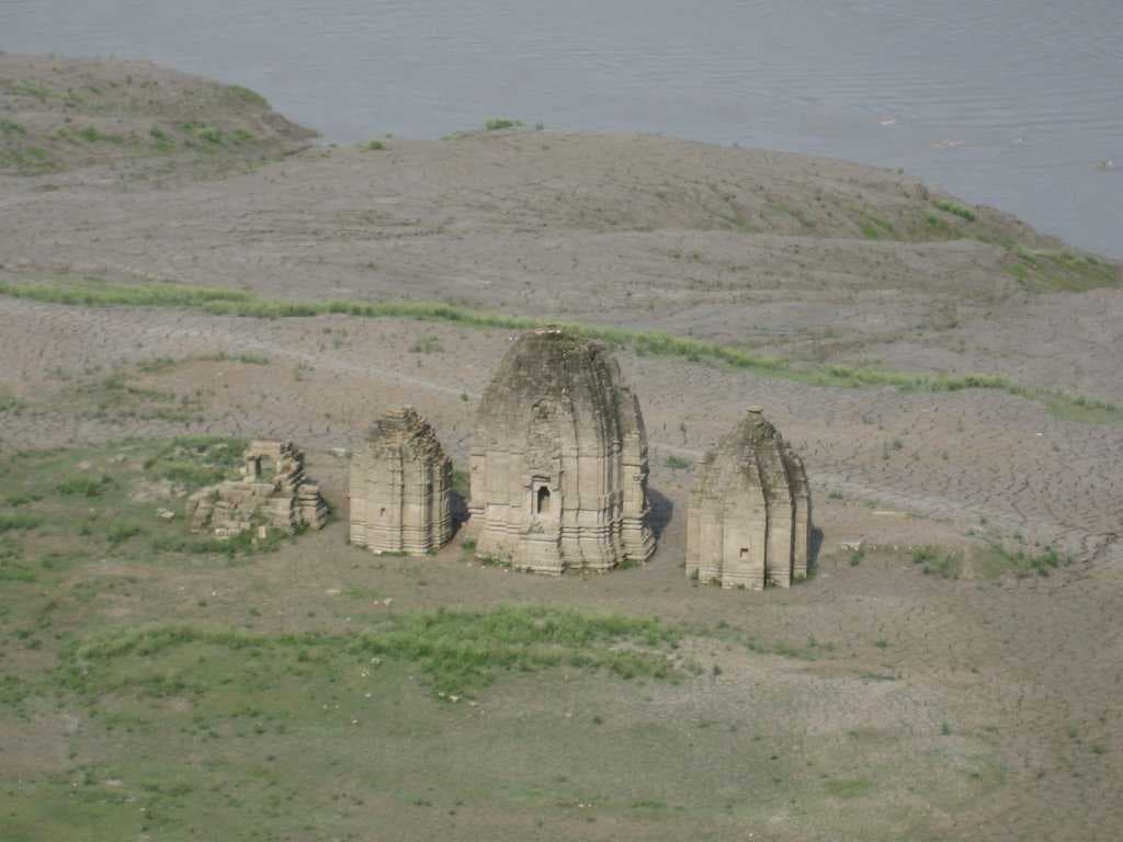Temples in Govind Sagar Lake in Summers