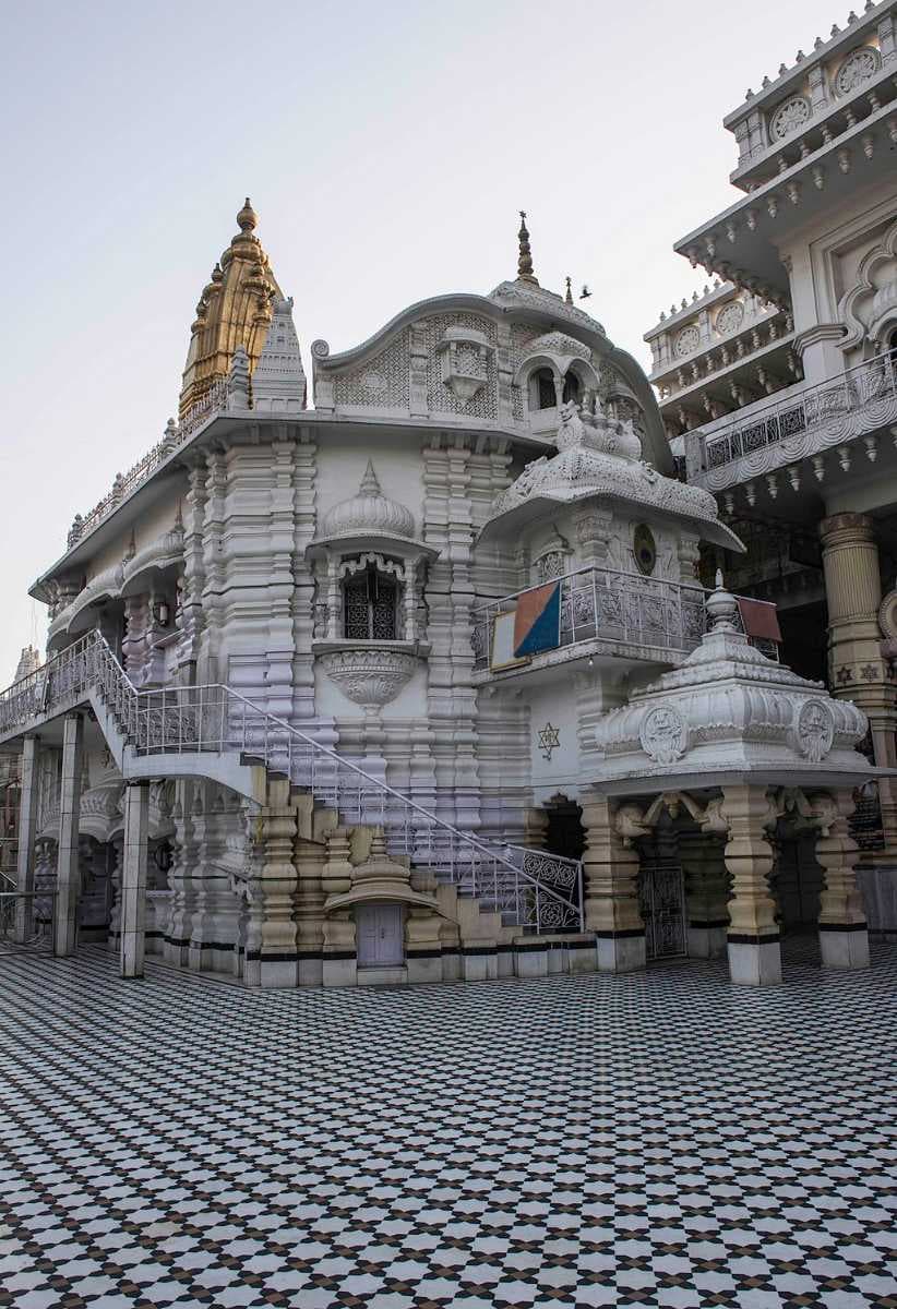 Shri Shiv Mandir inside Chattarpur Mandir Complex