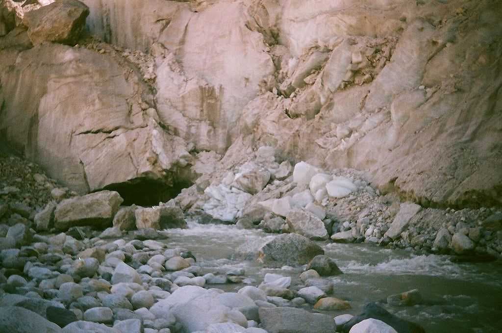 Closer view of the Gomukh snout