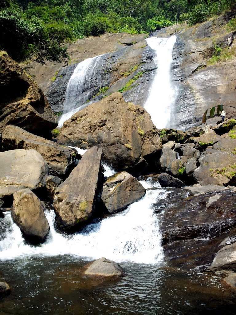 Keezharkuthu Falls