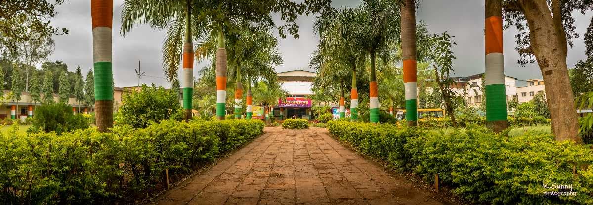 The entrance leading to Shivraj college.