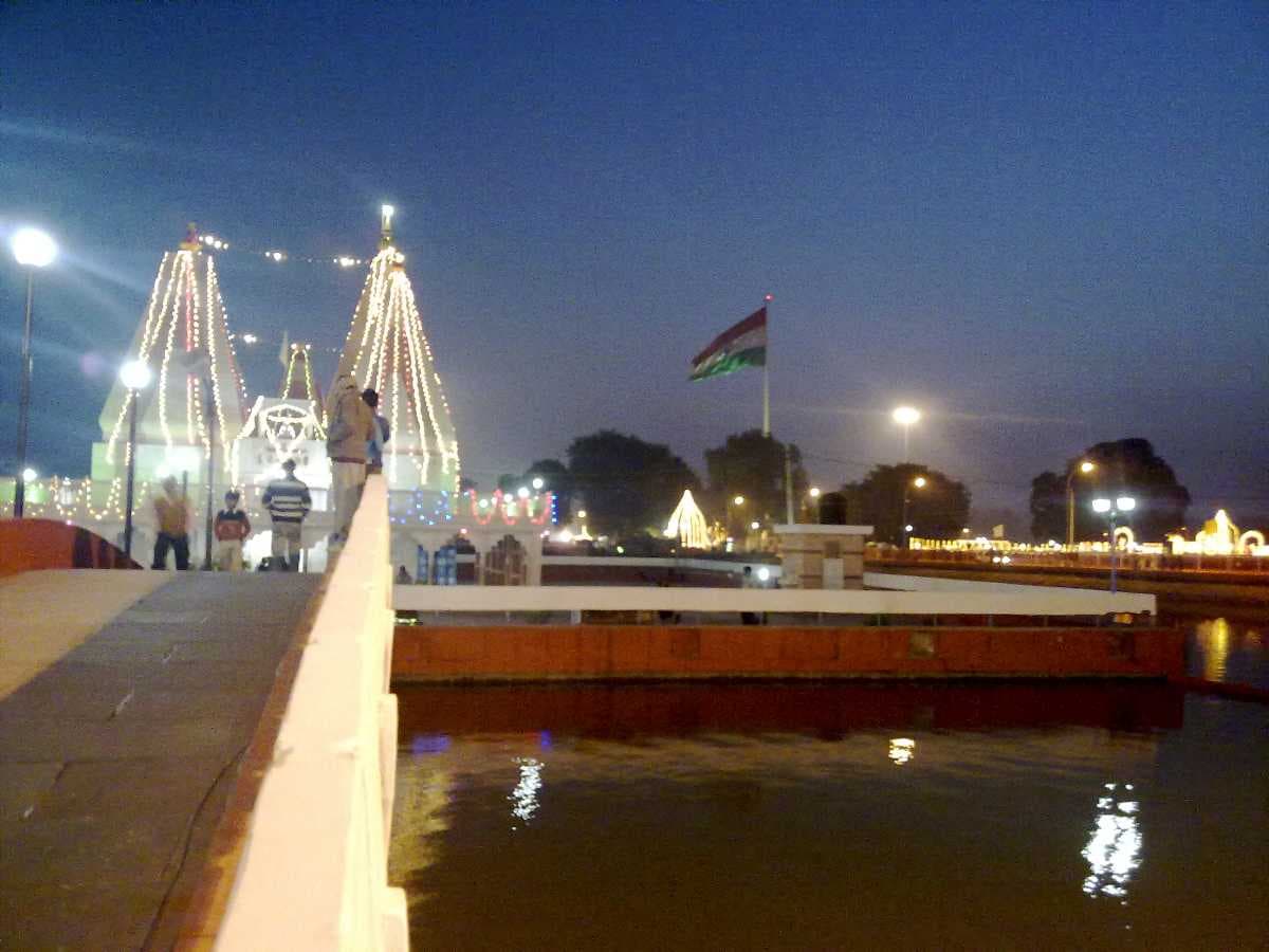 Brahma Sarovar travel image