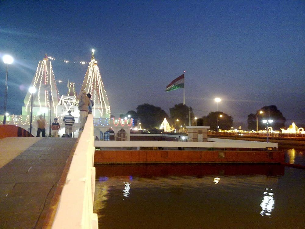 Brahma Sarovar travel image