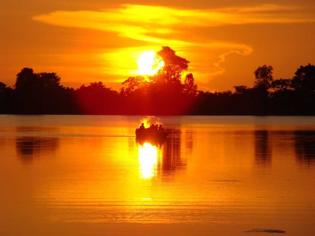 The best sunset ever seen by me( at the largest man-made tank in India, sprawls over 318 acres)