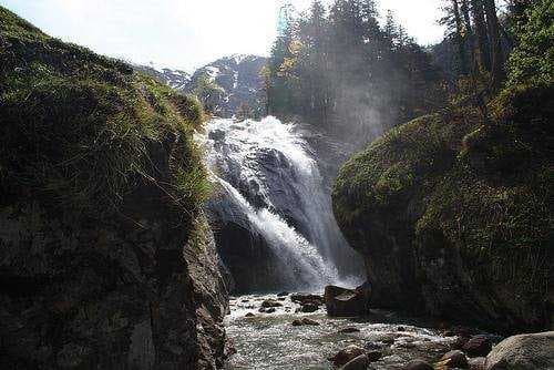 Beautiful Rahala Waterfalls in Manali