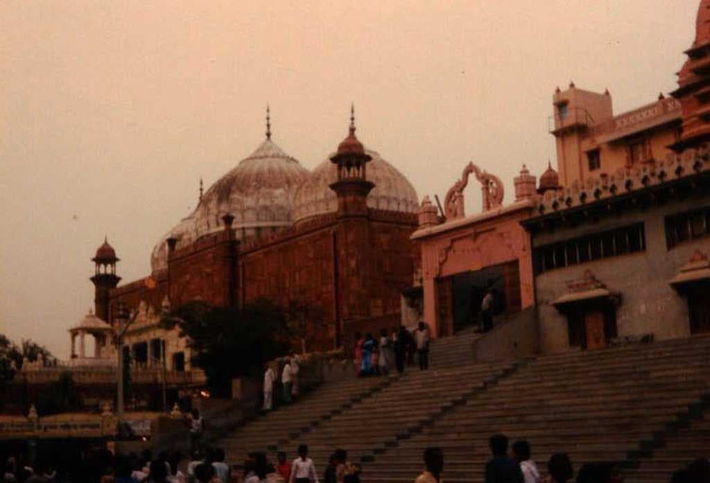 Garbha Griha shrine (left) behind the Eidgah (centre) and entrance of the Keshavdeva temple (right), 1988.