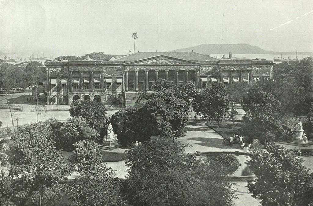 The Town Hall and part of Elphinstone Circle Gardens, c. 1905