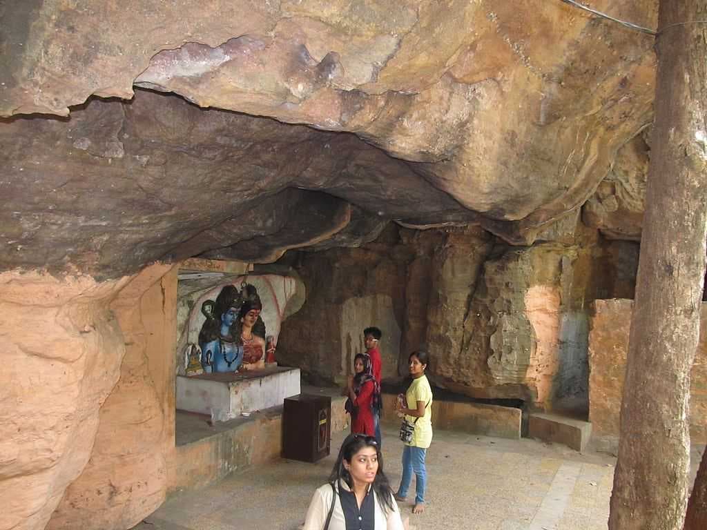 Jatashankar Shiv temple in mountains of Pachmarhi.jpg